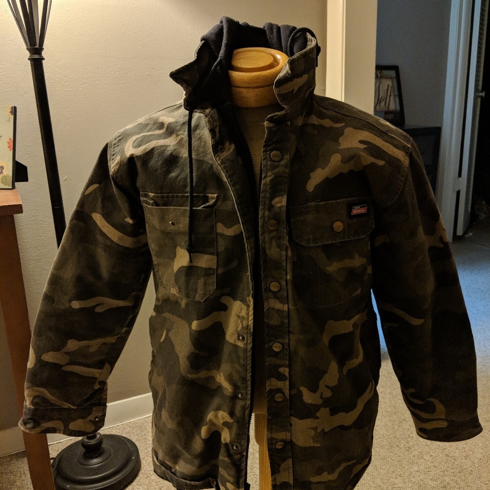 Men's Medium Camo Hooded Dickies Jacket